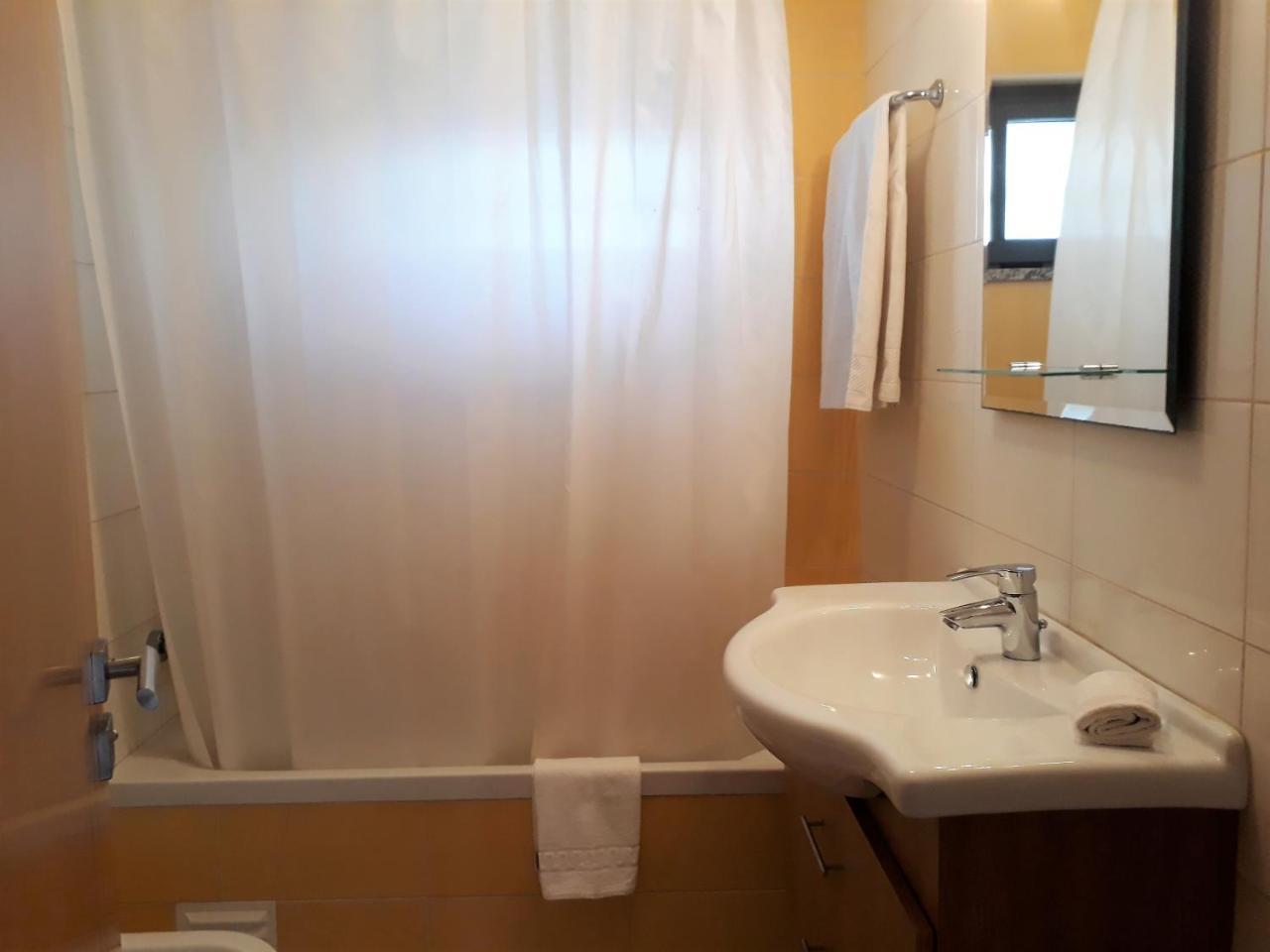 T2 Tahíti - Terraço, Familiar, Garagem, Wifi Appartement Quarteira